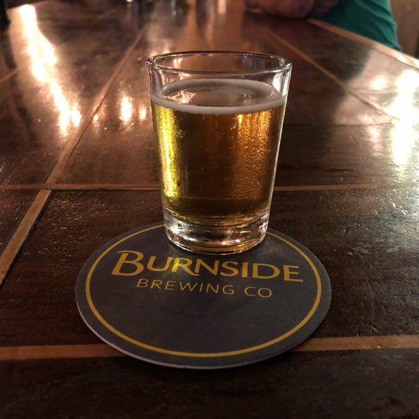 Foto scattata a Burnside Brewing Co. da Salvatore L. il 10/9/2018