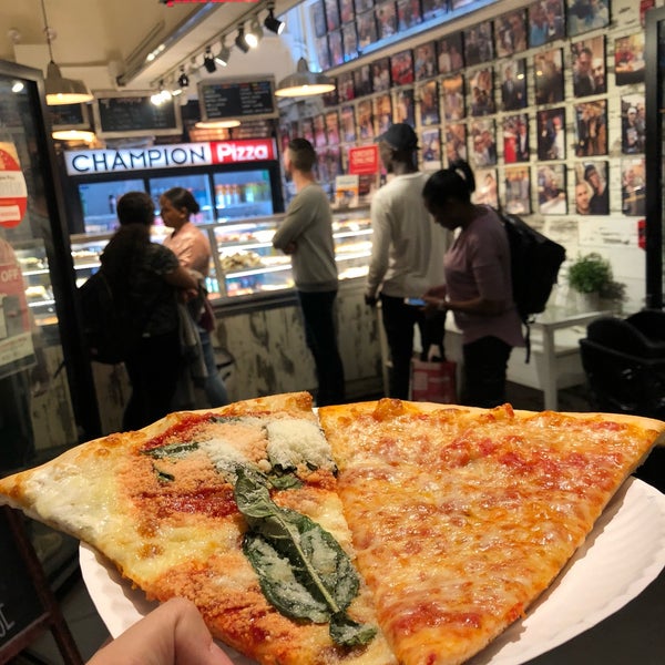 Das Foto wurde bei Champion Pizza von Dani D. am 5/7/2018 aufgenommen