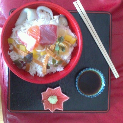 Foto diambil di Umezushi oleh K8 pada 10/13/2012