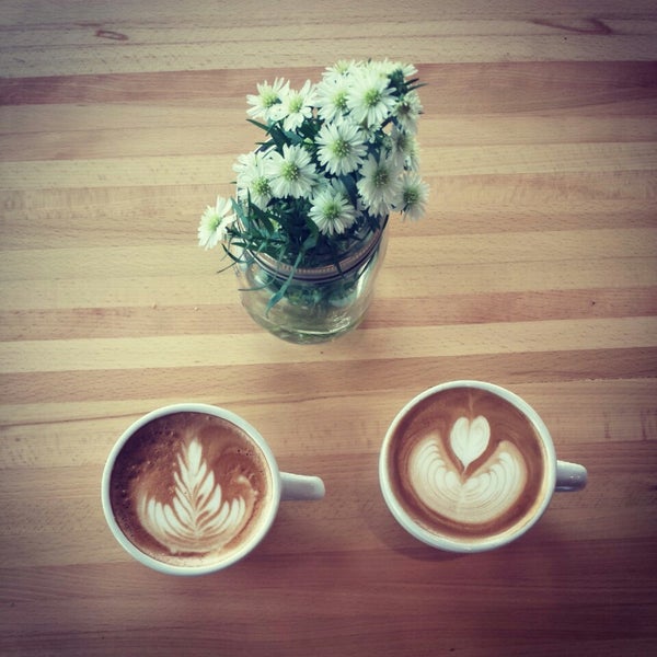 Photo prise au Bloom Coffee and Tea par Jeff M. le2/10/2014