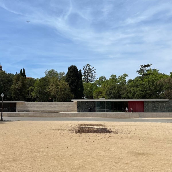 Foto tirada no(a) Mies van der Rohe Pavilion por El B. em 5/5/2023