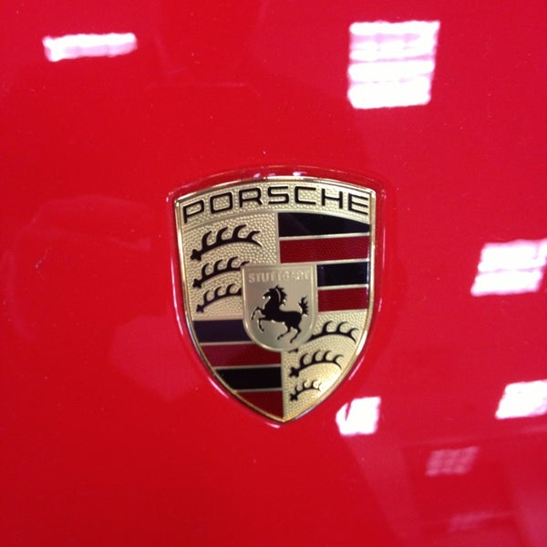 4/9/2013にNick B.がBergstrom Porsche of the Fox Valleyで撮った写真