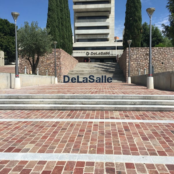Photo taken at Universidad De La Salle Bajío by Ale B. on 7/4/2016