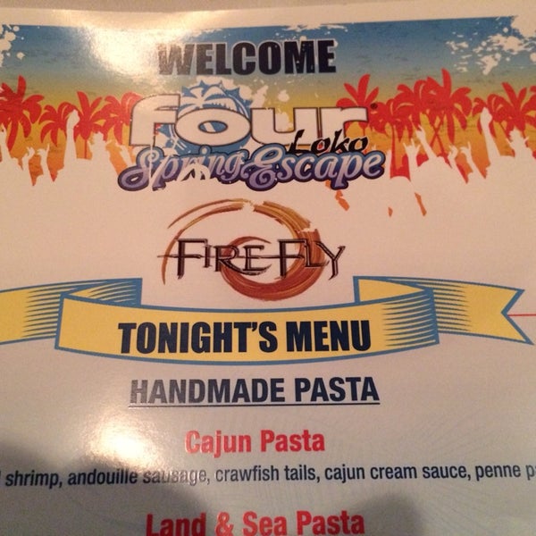 Foto tirada no(a) Firefly Restaurant &amp; Lounge por Hannah R. em 3/10/2014