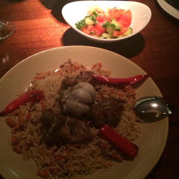 2/8/2014 tarihinde Bobur K.ziyaretçi tarafından SamarQand Restaurant and Bar'de çekilen fotoğraf