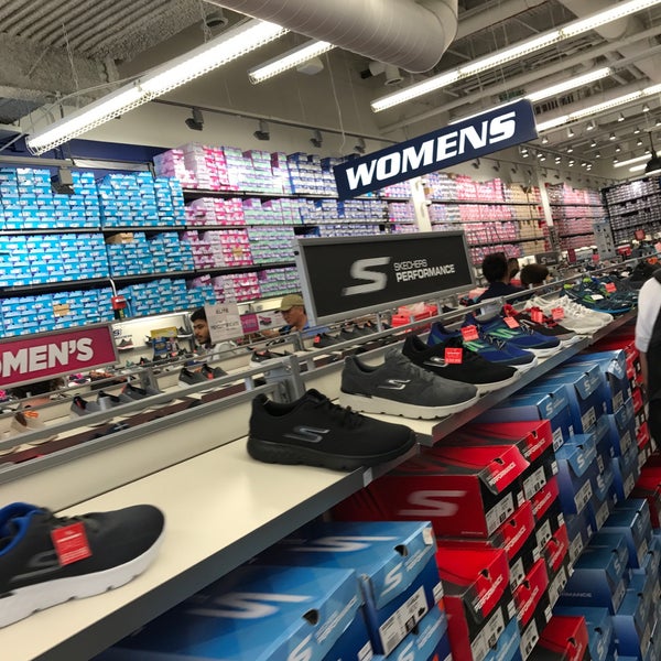 skechers queens blvd