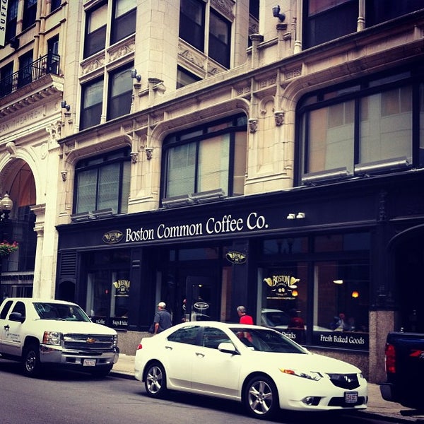 7/13/2013 tarihinde Molly B.ziyaretçi tarafından Boston Common Coffee Company'de çekilen fotoğraf