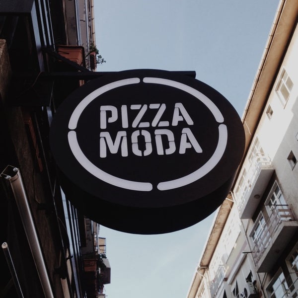 รูปภาพถ่ายที่ Pizza Moda โดย Ceylan U. เมื่อ 11/30/2013