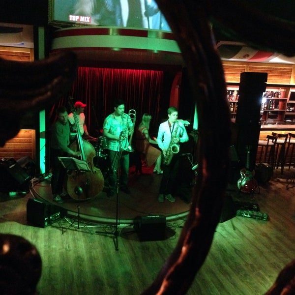 Foto tirada no(a) Brooklyn Bar &amp; Grill por Tamila A. em 8/15/2014