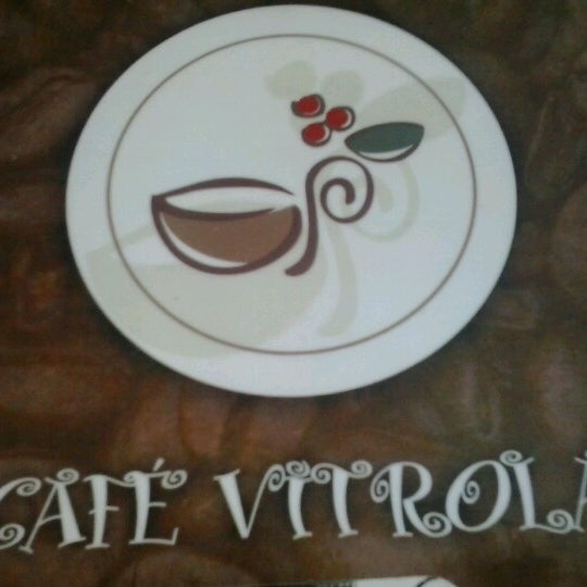 รูปภาพถ่ายที่ Café Vitrola โดย Natália A. เมื่อ 1/8/2013
