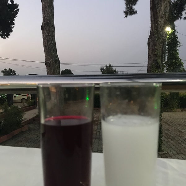 Foto diambil di Kolcuoğlu Restaurant oleh Ozan O. pada 7/14/2017