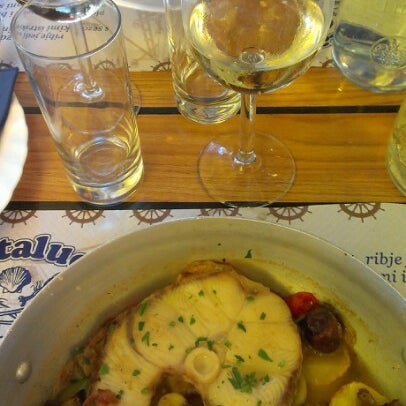 10/24/2012 tarihinde Damjana H.ziyaretçi tarafından Pizzeria Santalucia'de çekilen fotoğraf