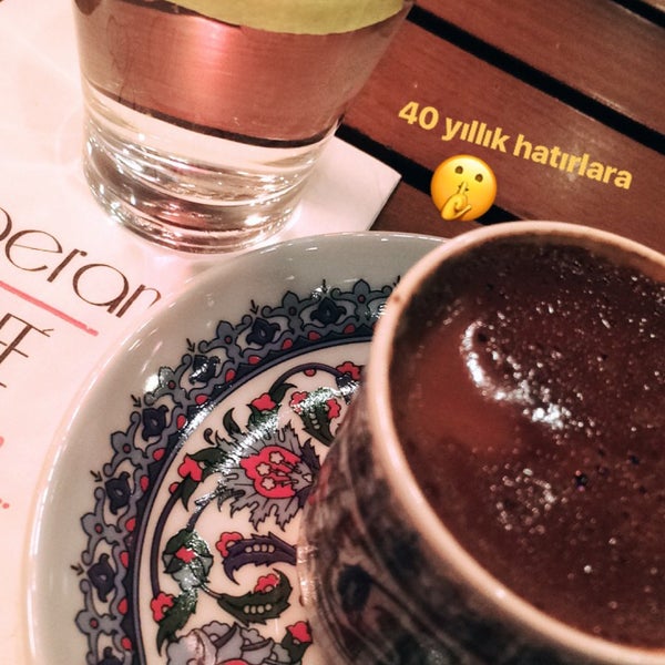 Das Foto wurde bei Esperanto Cafe von Tuğba am 12/21/2017 aufgenommen