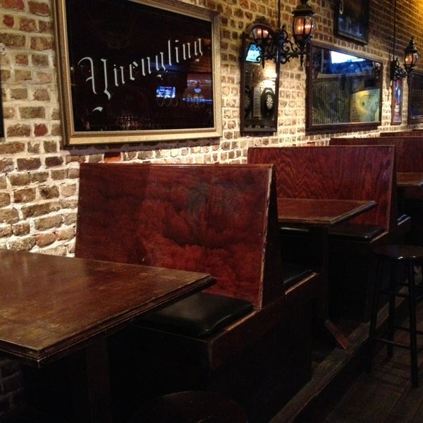 Снимок сделан в The Brick: Charleston&#39;s Favorite Tavern пользователем Andy S. 3/23/2013