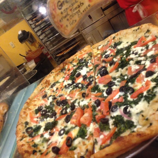 Foto diambil di Pizza Girls WPB oleh Terree S. pada 5/1/2014