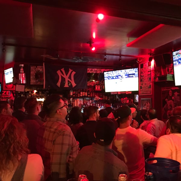 10/4/2018 tarihinde Brad K.ziyaretçi tarafından Ace&#39;s Bar'de çekilen fotoğraf
