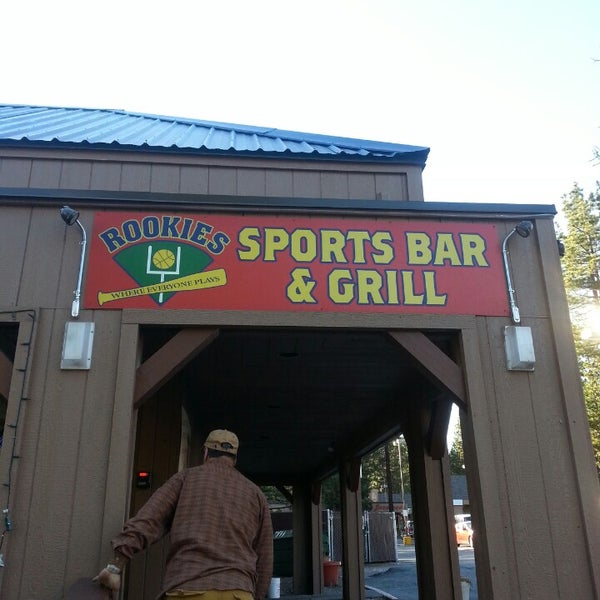 10/19/2013にBrad K.がRookies Sports Bar and Grillで撮った写真