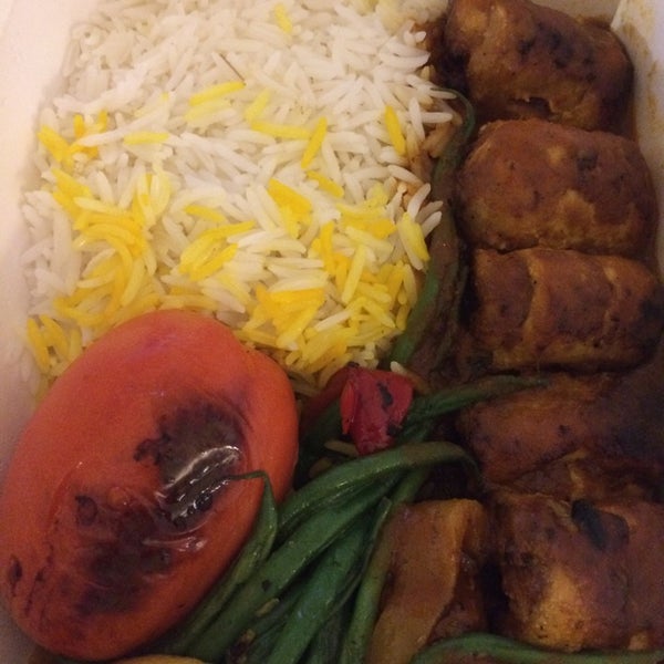 Foto tirada no(a) Maykadeh Persian Cuisine por Brad K. em 11/12/2014