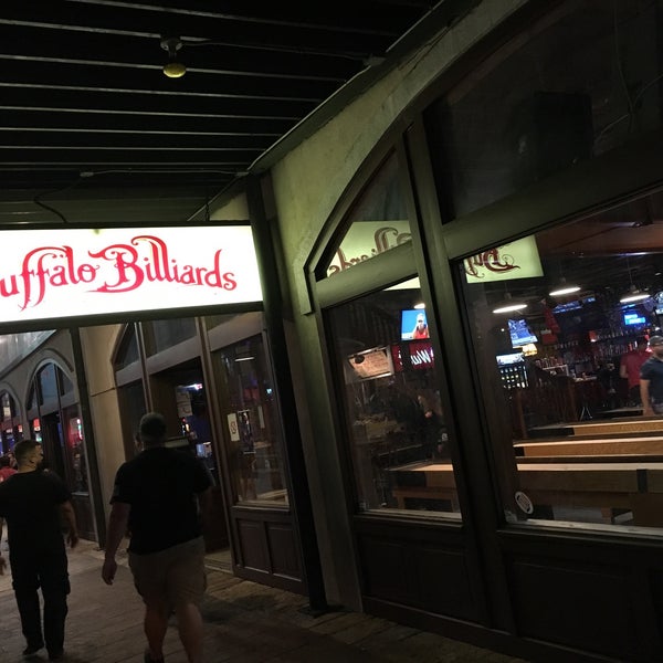 Foto tirada no(a) Buffalo Billiards por Brad K. em 6/23/2017