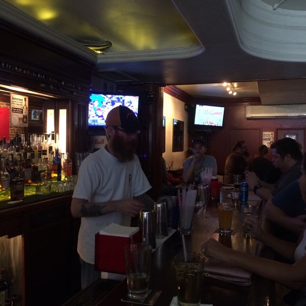 8/30/2015에 Brad K.님이 R Bar에서 찍은 사진