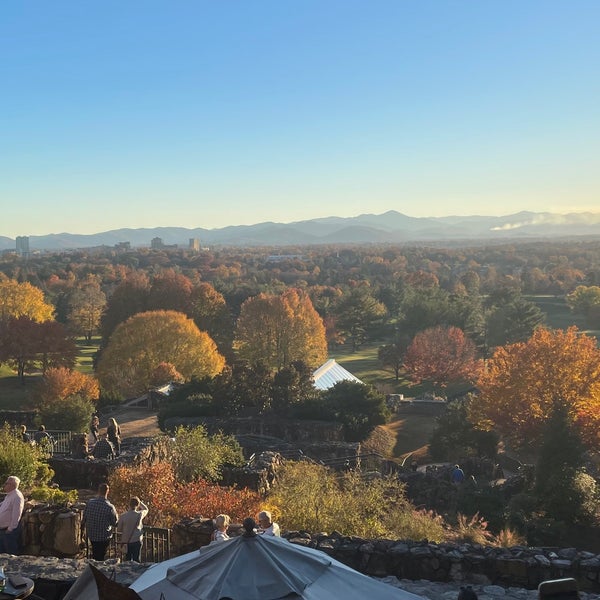 10/27/2022 tarihinde Stephanie S.ziyaretçi tarafından Sunset Terrace'de çekilen fotoğraf