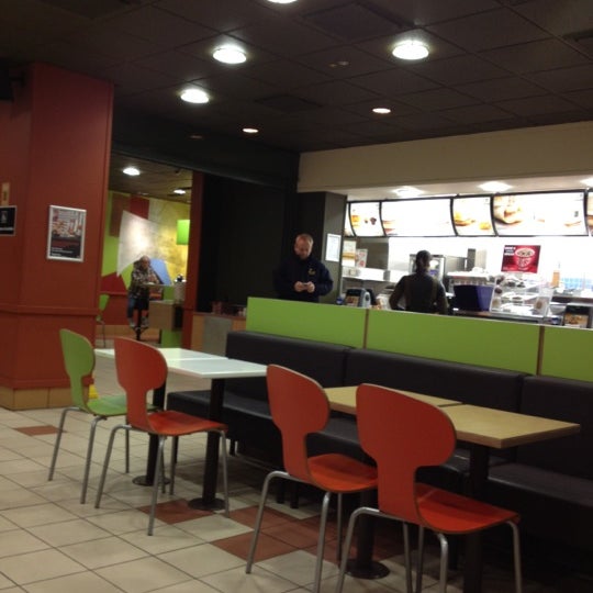 Photo prise au McDonald&#39;s par Kim R. le11/14/2012