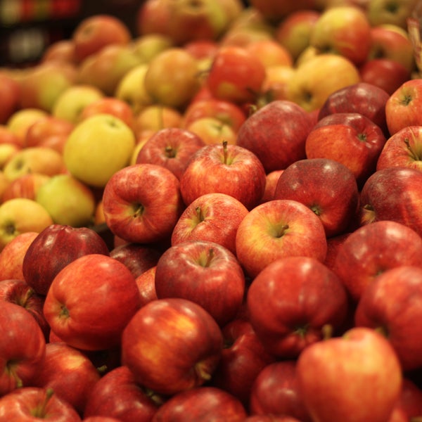 An apple a day keeps the doctor away! Jetzt gibt es wieder knackfrische deutsche Äpfel bei uns im Hofladen: Elstar, Jonagold, Rubinette, Gala und Boskoop sind schon da.