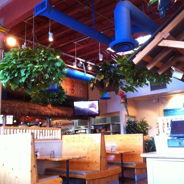 Das Foto wurde bei Islands Restaurant von Curt E. am 12/23/2012 aufgenommen