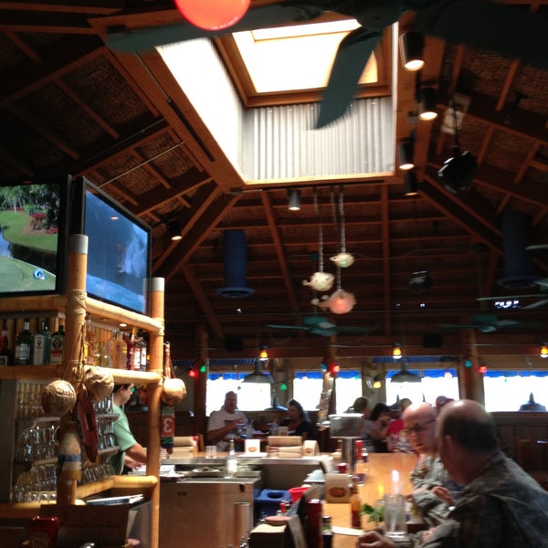 รูปภาพถ่ายที่ Islands Restaurant โดย Curt E. เมื่อ 5/13/2013