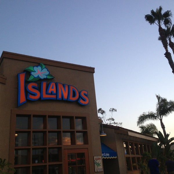 Photo taken at Islands Restaurant by Curt E. on 7/23/2013