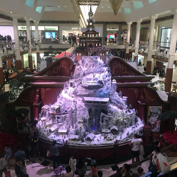 South Coast Plaza Santa's Village - SuperMall