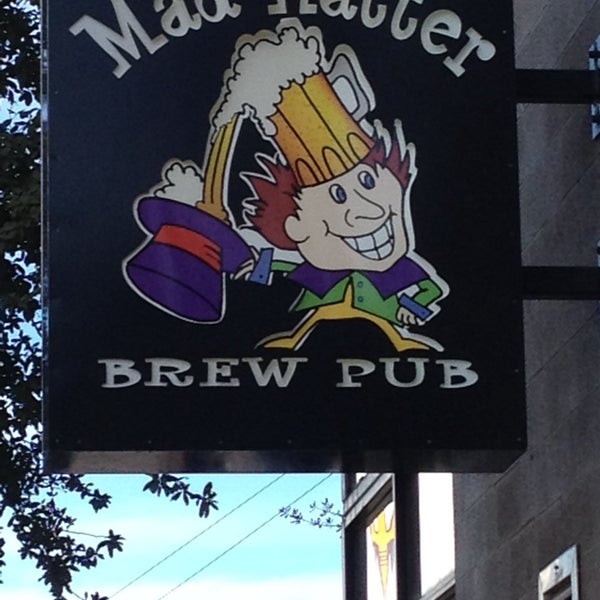 1/30/2014에 Marypat G.님이 Mad Hatter Brew Pub에서 찍은 사진