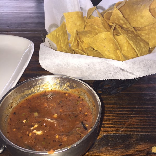 Снимок сделан в Zocalo Mexican Kitchen &amp; Cantina пользователем Tracey M. 1/27/2015