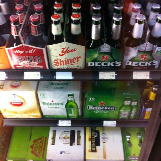 11/11/2012에 T S.님이 Green&#39;s Beverages에서 찍은 사진