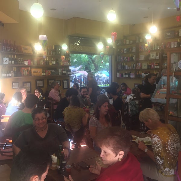 Foto scattata a Maya Café da Anderson D. il 9/2/2017