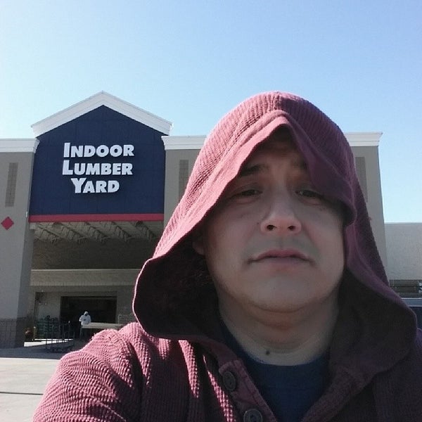 Lowe's Gun Barrel City'de Hırdavat Mağazası