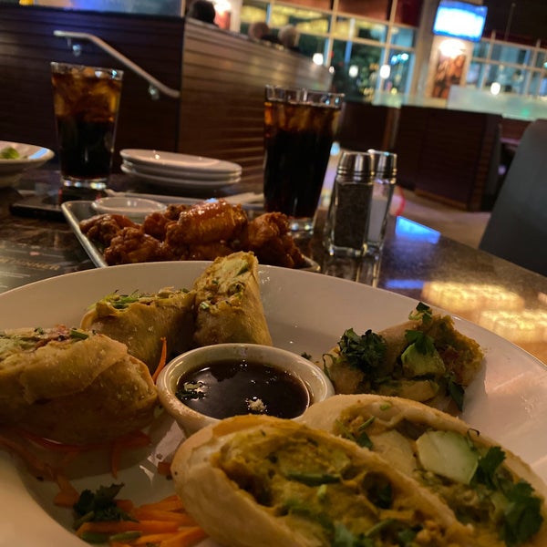 Photo taken at BJ&#39;s Restaurant &amp; Brewhouse by # on 11/8/2021