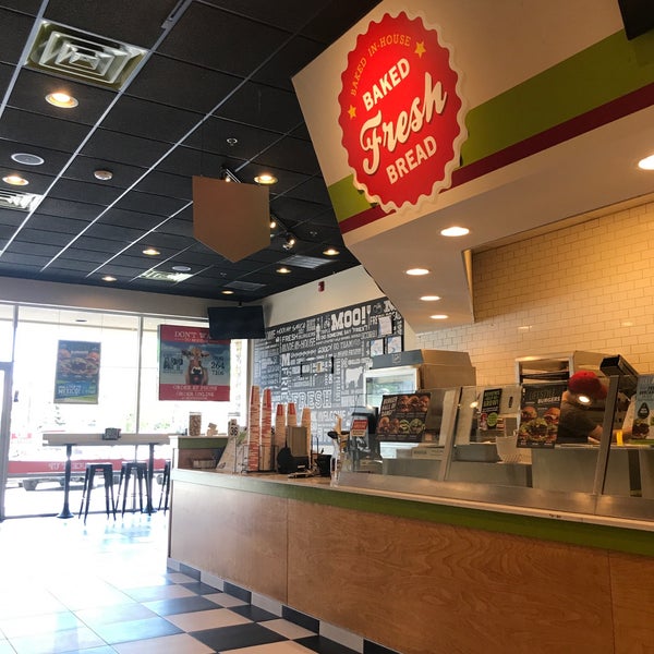 Photo taken at MOOYAH Burgers, Fries &amp; Shakes by Edward F. on 5/26/2019