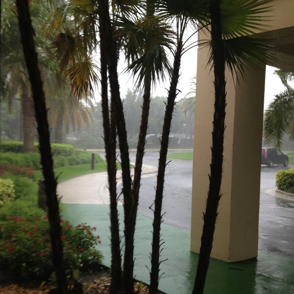 6/29/2013 tarihinde Baltazar V.ziyaretçi tarafından Courtyard West Palm Beach'de çekilen fotoğraf
