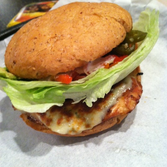 Foto diambil di Dave &amp; Tony&#39;s Premium Burger Joint oleh Theo J. pada 12/14/2012