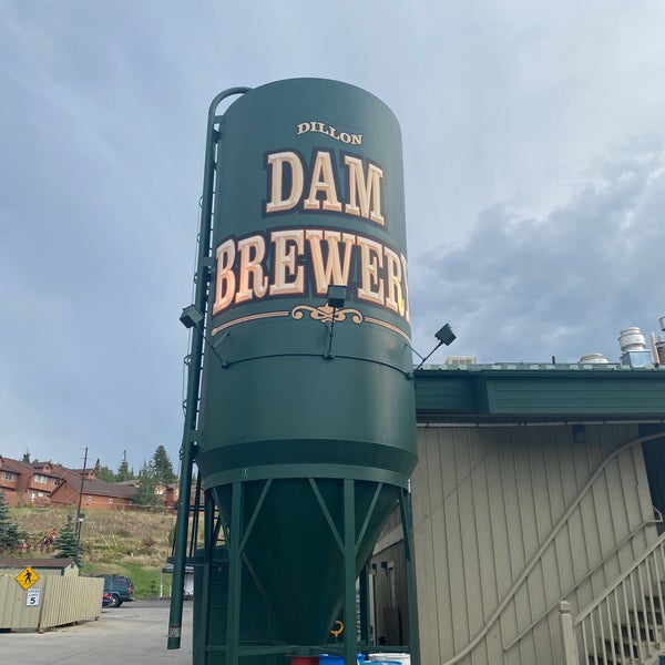 Foto tirada no(a) Dillon Dam Brewery por Alika G. em 8/27/2020