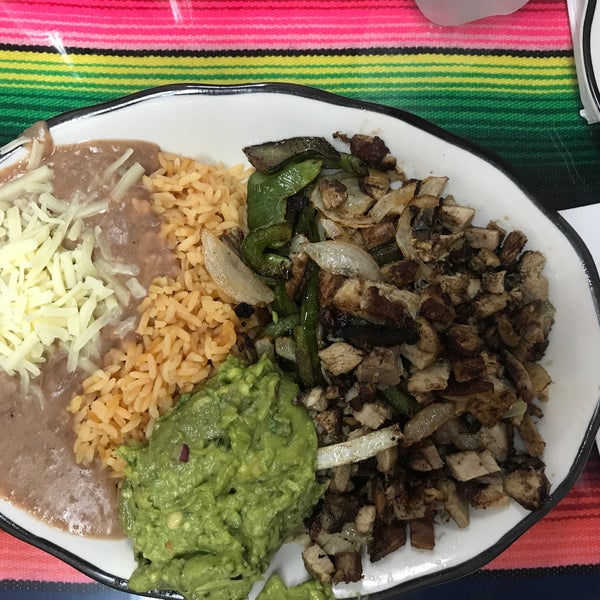 9/22/2017 tarihinde Alika G.ziyaretçi tarafından Acapulco Restaurant'de çekilen fotoğraf
