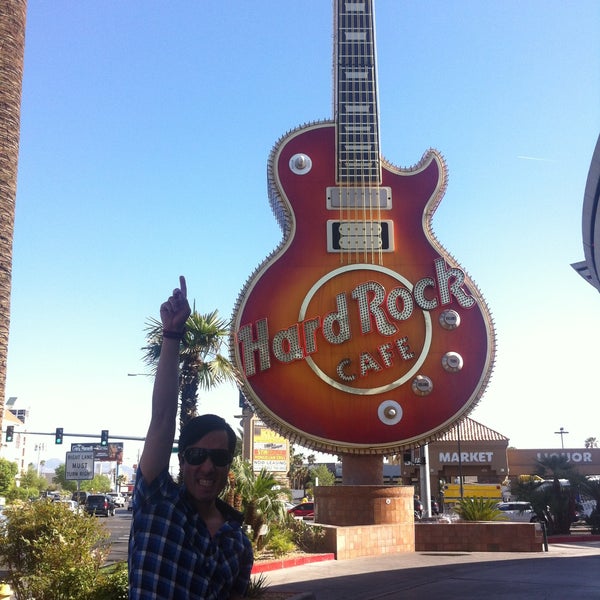 Das Foto wurde bei Casino Tower at Hard Rock Hotel &amp; Casino von Jonah A. am 4/30/2013 aufgenommen