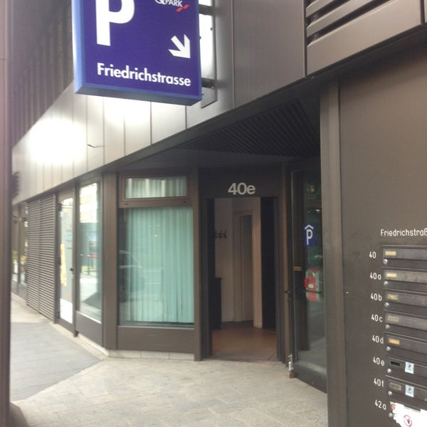 6/10/2013 tarihinde MaRl0 E.ziyaretçi tarafından Q-Park Friedrichstraße'de çekilen fotoğraf