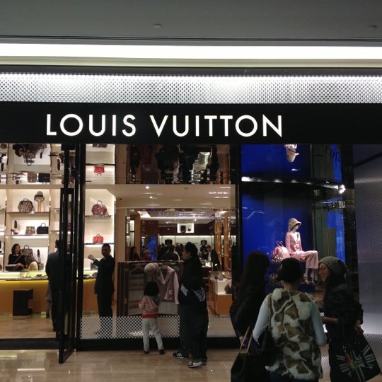 Горбачев в рекламе луи виттон. Токио луи виттон. Louis vuitton almaty. Сумка louis vuitton из текстиля круизная. Louis vuitton алматы.