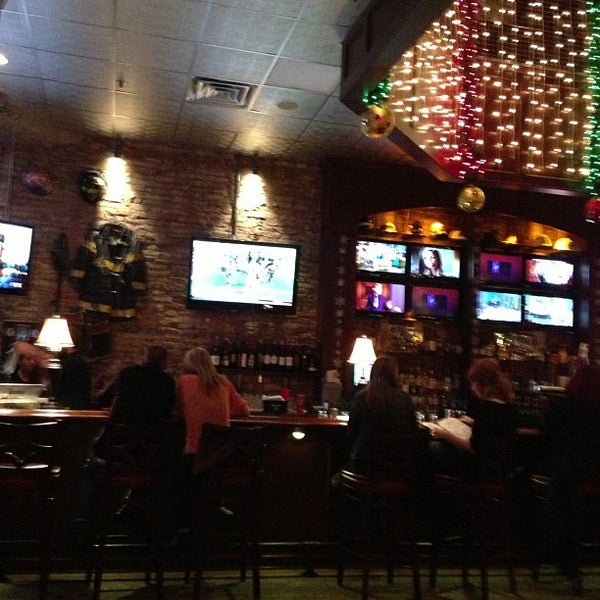 รูปภาพถ่ายที่ The Department Restaurant and Liquor Lounge โดย KONA เมื่อ 11/30/2012