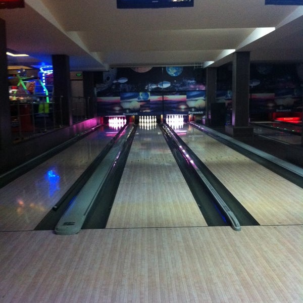 Боулинг кристалл пермь. Ухта боулинг кристалл. Ухта боулинг кристалл. Боулинг фон. Кристалл ноябрьск боулинг.