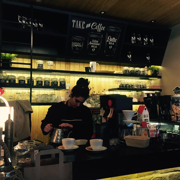Foto tirada no(a) Lungo Espresso Bar por G.Deniz em 1/13/2017