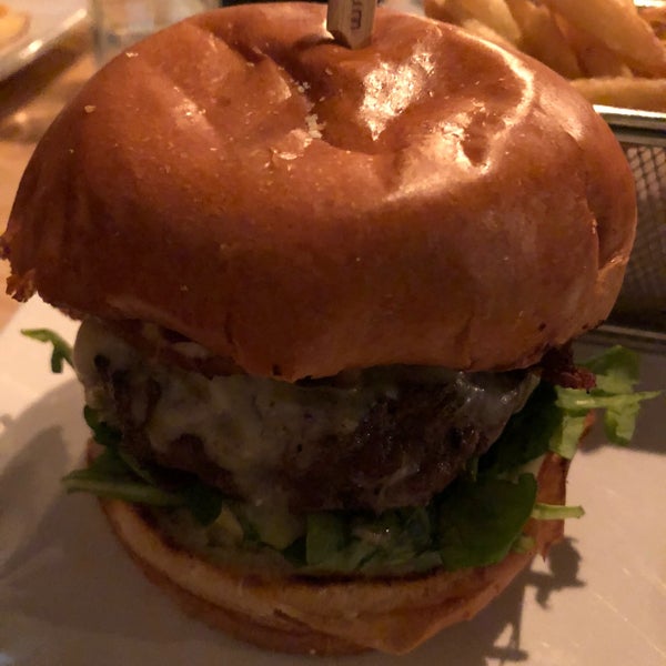 Photo taken at 8oz Burger Bar by Carl N. on 9/16/2018