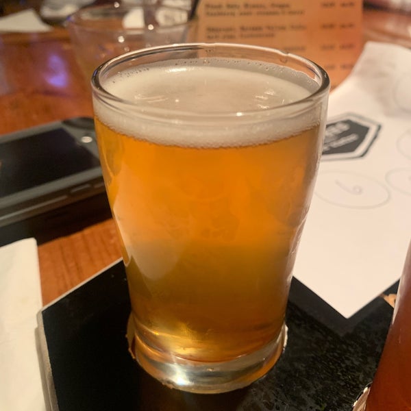 Photo taken at Growlers Beer Bistro by Matt M. on 5/1/2019